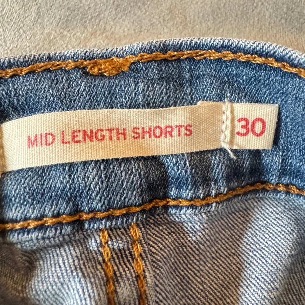 Levis mid length